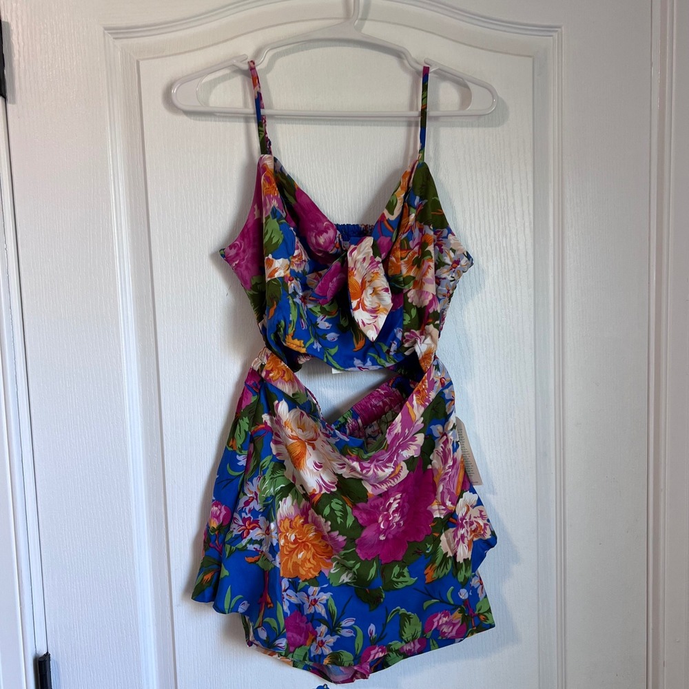Lottie & Holly Blue Pink Floral 2 Piece Crop Top and Shorts Set Size Medium NEW